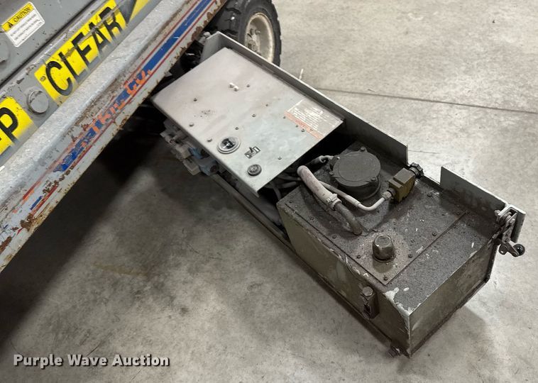 image for item EG7082 1993 Skyjack SJ-3220 scissor lift