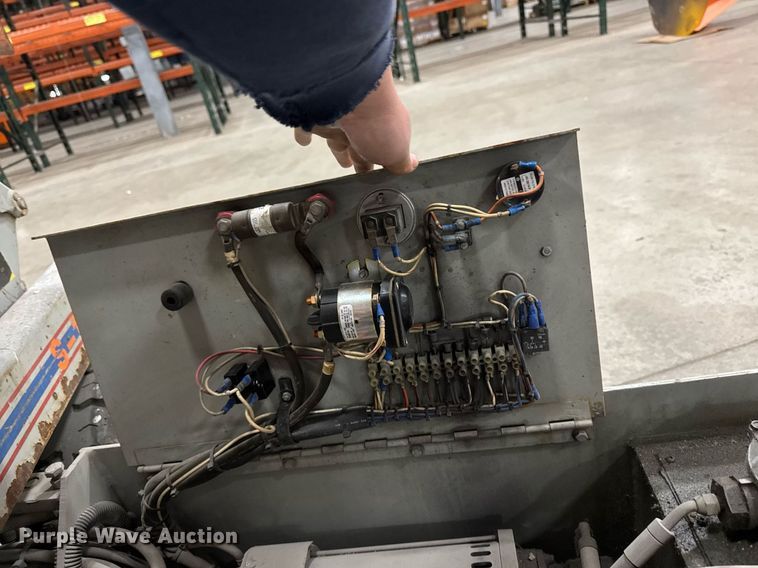 image for item EG7082 1993 Skyjack SJ-3220 scissor lift