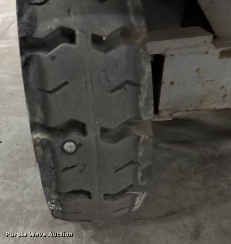 image for item EG7082 1993 Skyjack SJ-3220 scissor lift