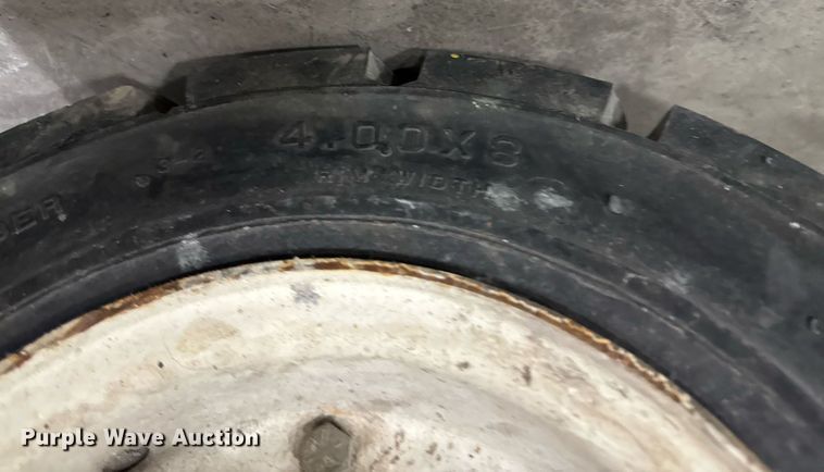 image for item EG7082 1993 Skyjack SJ-3220 scissor lift