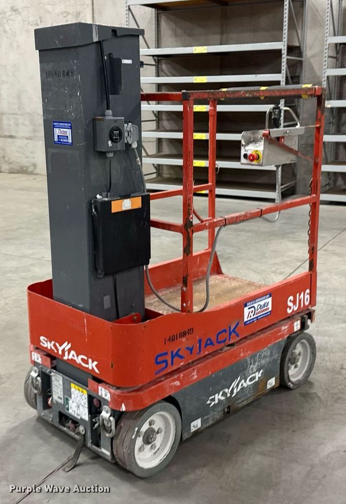 image for item EG7085 2017 Skyjack SJ16 vertical lift