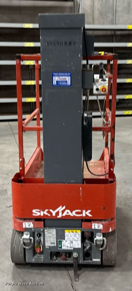 image for item EG7085 2017 Skyjack SJ16 vertical lift