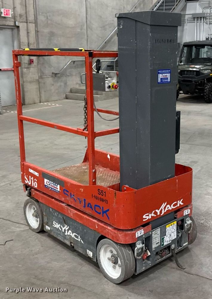image for item EG7085 2017 Skyjack SJ16 vertical lift