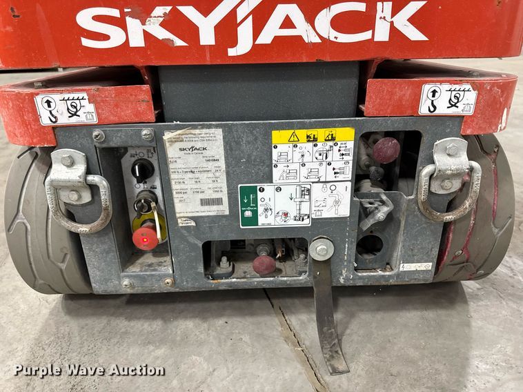 image for item EG7085 2017 Skyjack SJ16 vertical lift