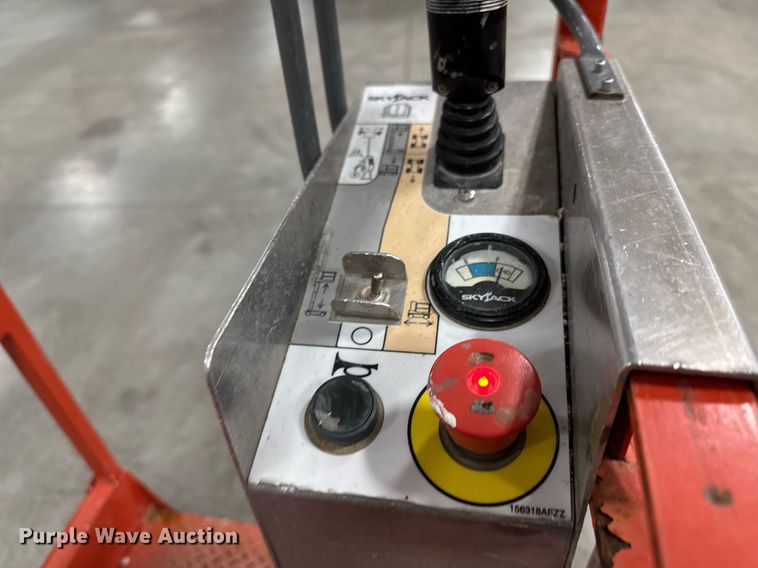 image for item EG7086 2017 Skyjack SJ16 vertical lift