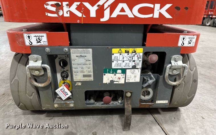 image for item EG7086 2017 Skyjack SJ16 vertical lift