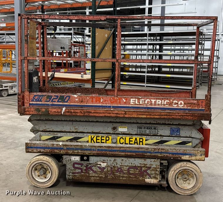 image for item EG7087 1993 Skyjack SJ-3220 scissor lift