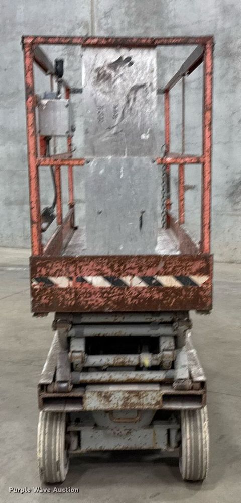 image for item EG7087 1993 Skyjack SJ-3220 scissor lift