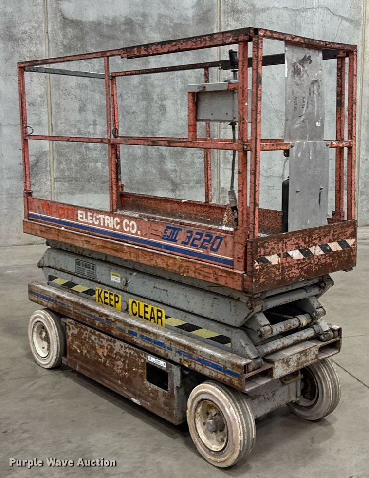 image for item EG7087 1993 Skyjack SJ-3220 scissor lift