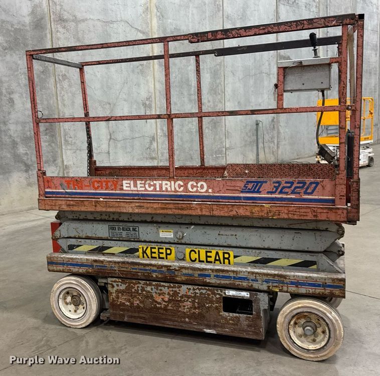image for item EG7087 1993 Skyjack SJ-3220 scissor lift