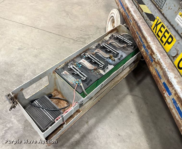 image for item EG7087 1993 Skyjack SJ-3220 scissor lift