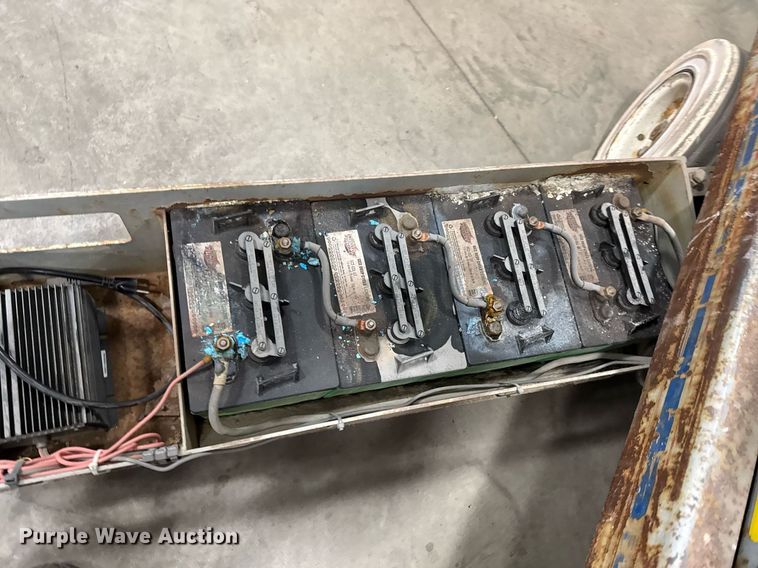 image for item EG7087 1993 Skyjack SJ-3220 scissor lift