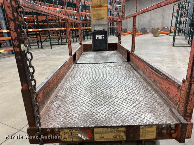 image for item EG7087 1993 Skyjack SJ-3220 scissor lift