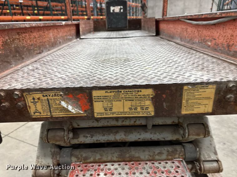 image for item EG7087 1993 Skyjack SJ-3220 scissor lift