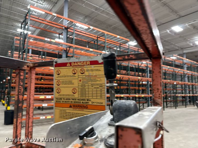 image for item EG7087 1993 Skyjack SJ-3220 scissor lift