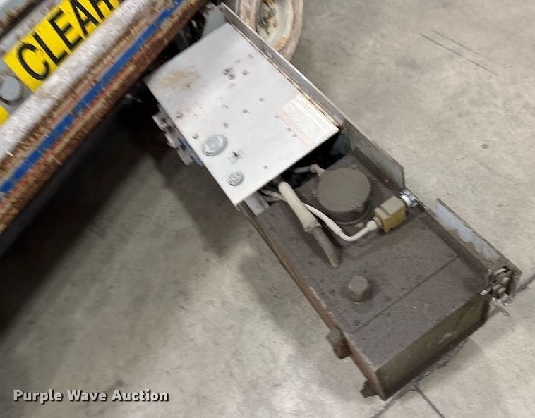 image for item EG7087 1993 Skyjack SJ-3220 scissor lift