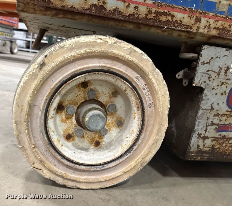 image for item EG7087 1993 Skyjack SJ-3220 scissor lift