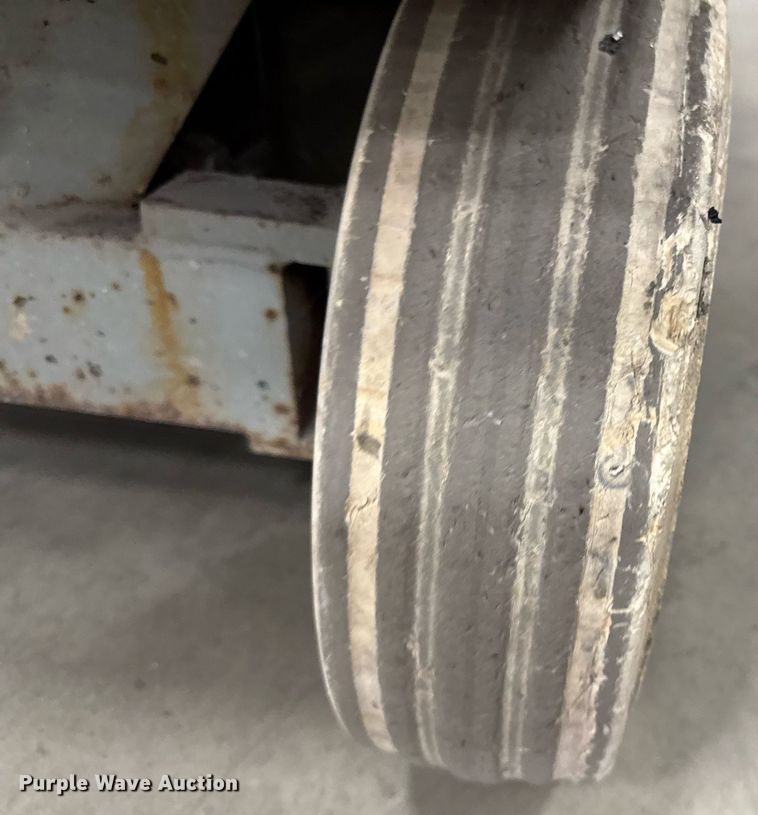 image for item EG7087 1993 Skyjack SJ-3220 scissor lift