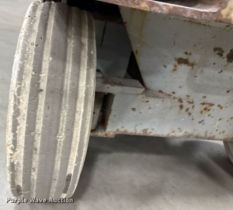 image for item EG7087 1993 Skyjack SJ-3220 scissor lift