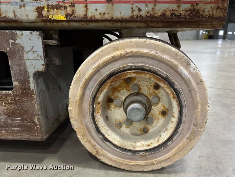 image for item EG7087 1993 Skyjack SJ-3220 scissor lift