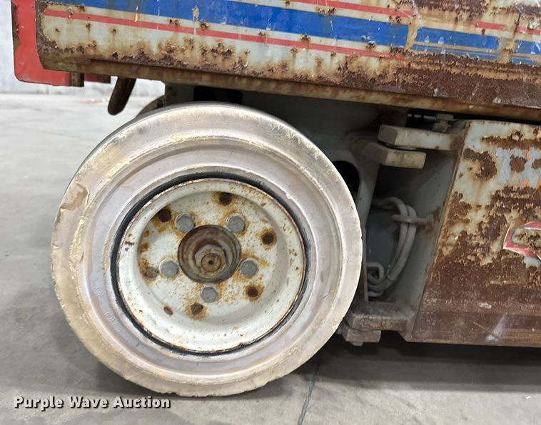 image for item EG7087 1993 Skyjack SJ-3220 scissor lift