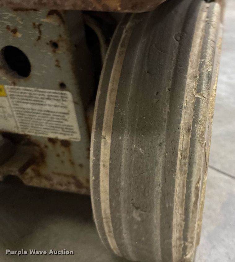 image for item EG7087 1993 Skyjack SJ-3220 scissor lift