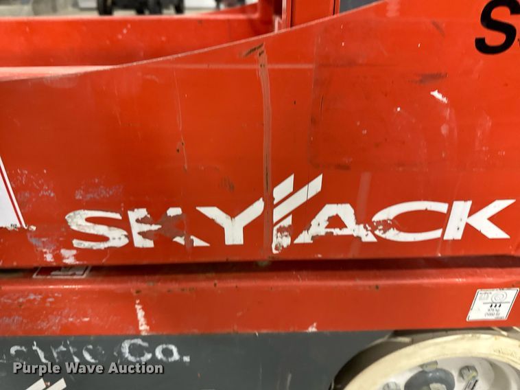 image for item EG7088 2017 Skyjack SJ16 vertical lift