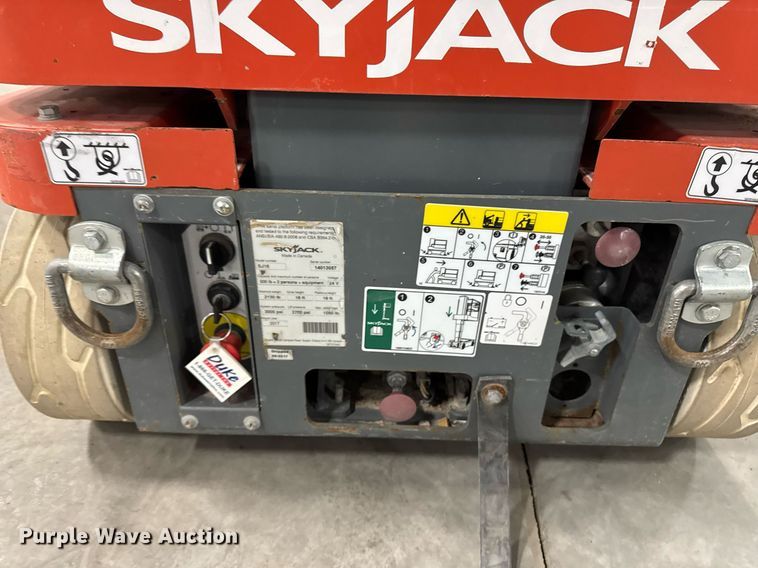 image for item EG7088 2017 Skyjack SJ16 vertical lift