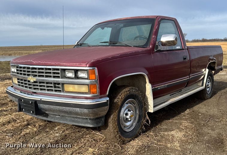image for item EG7095 1988 Chevrolet Silverado 2500 pickup truck