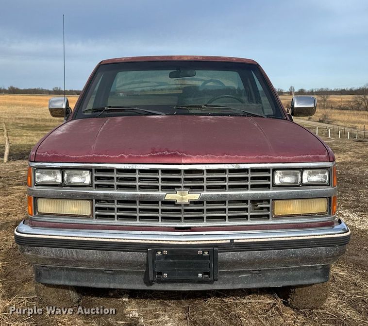 image for item EG7095 1988 Chevrolet Silverado 2500 pickup truck