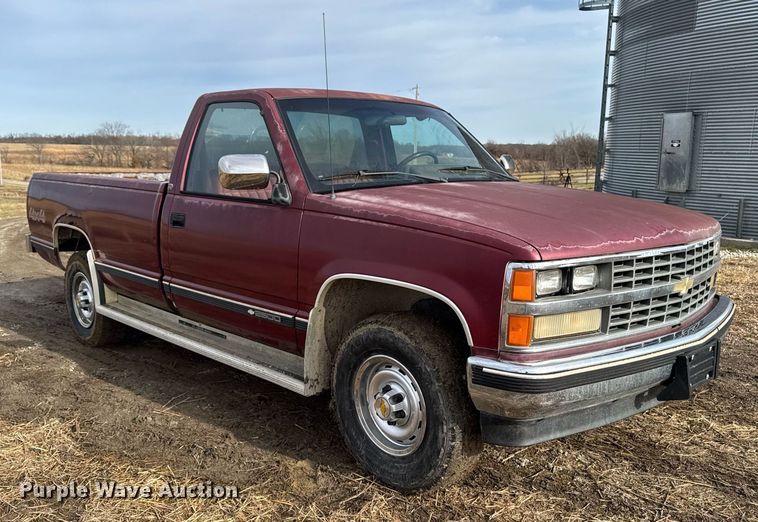 image for item EG7095 1988 Chevrolet Silverado 2500 pickup truck
