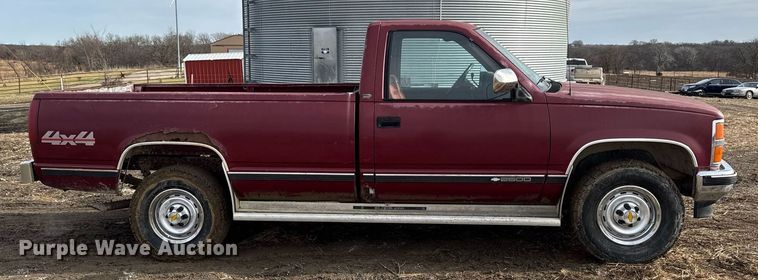 image for item EG7095 1988 Chevrolet Silverado 2500 pickup truck
