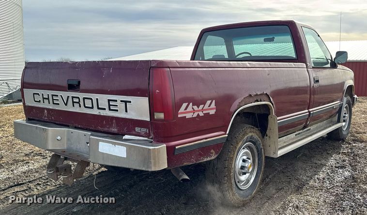 image for item EG7095 1988 Chevrolet Silverado 2500 pickup truck