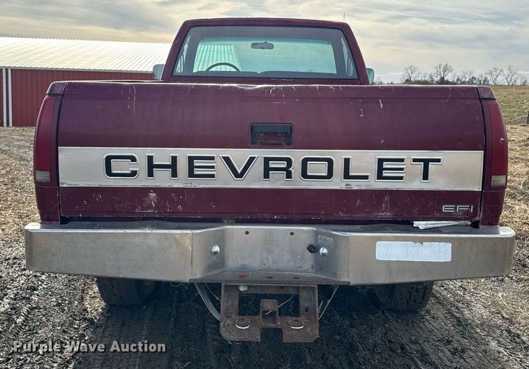 image for item EG7095 1988 Chevrolet Silverado 2500 pickup truck