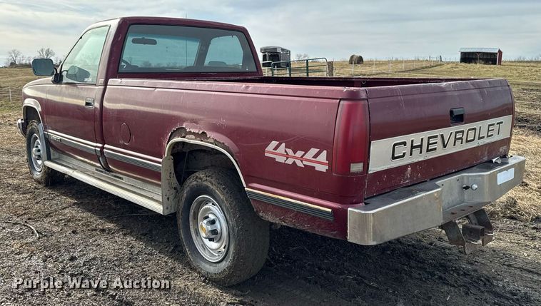 image for item EG7095 1988 Chevrolet Silverado 2500 pickup truck