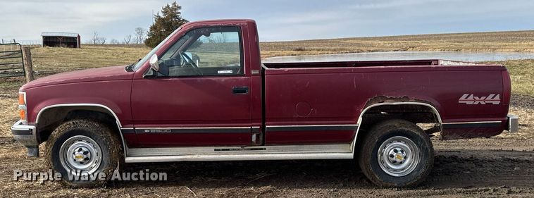 image for item EG7095 1988 Chevrolet Silverado 2500 pickup truck