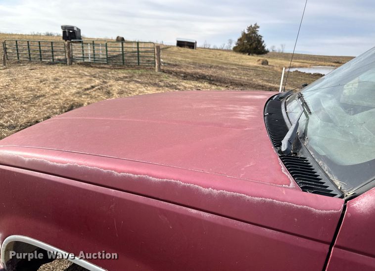 image for item EG7095 1988 Chevrolet Silverado 2500 pickup truck