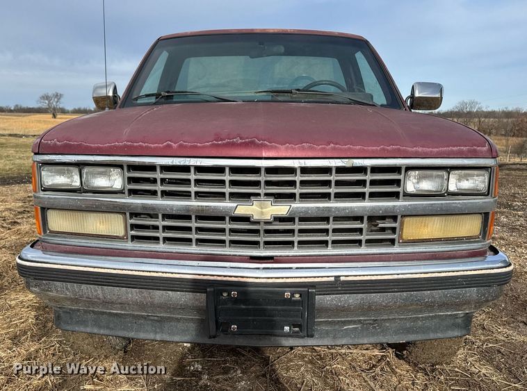 image for item EG7095 1988 Chevrolet Silverado 2500 pickup truck