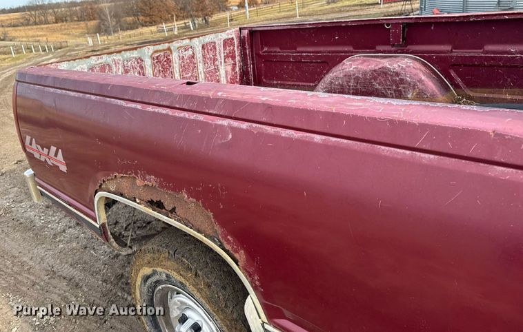 image for item EG7095 1988 Chevrolet Silverado 2500 pickup truck