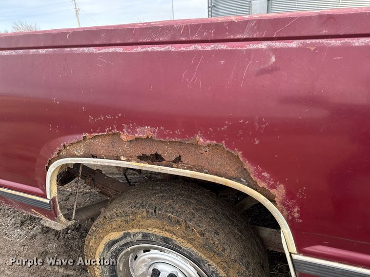 image for item EG7095 1988 Chevrolet Silverado 2500 pickup truck