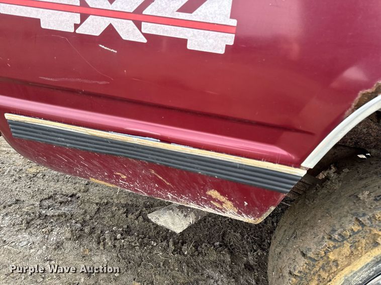 image for item EG7095 1988 Chevrolet Silverado 2500 pickup truck