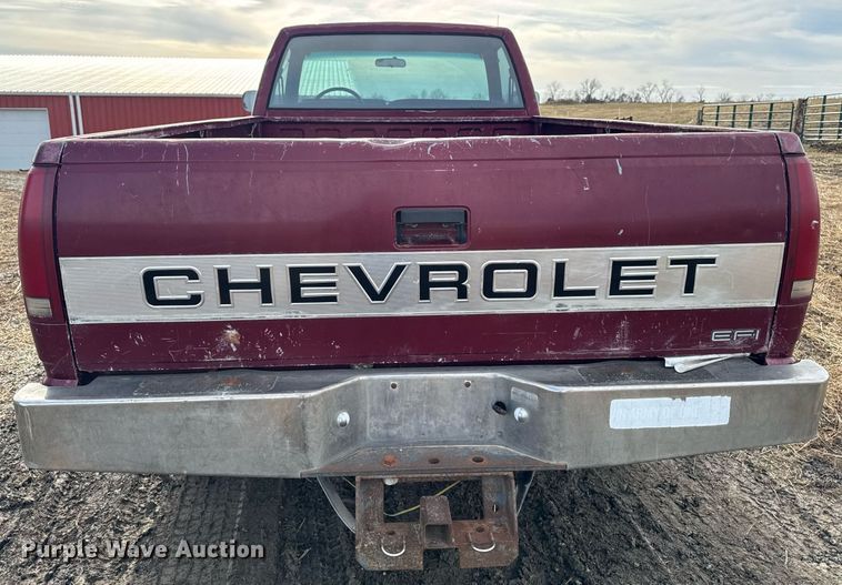 image for item EG7095 1988 Chevrolet Silverado 2500 pickup truck