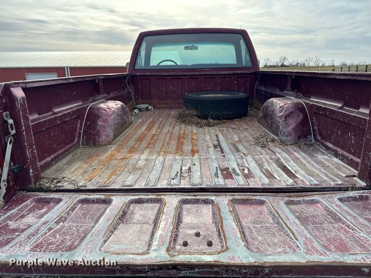 image for item EG7095 1988 Chevrolet Silverado 2500 pickup truck