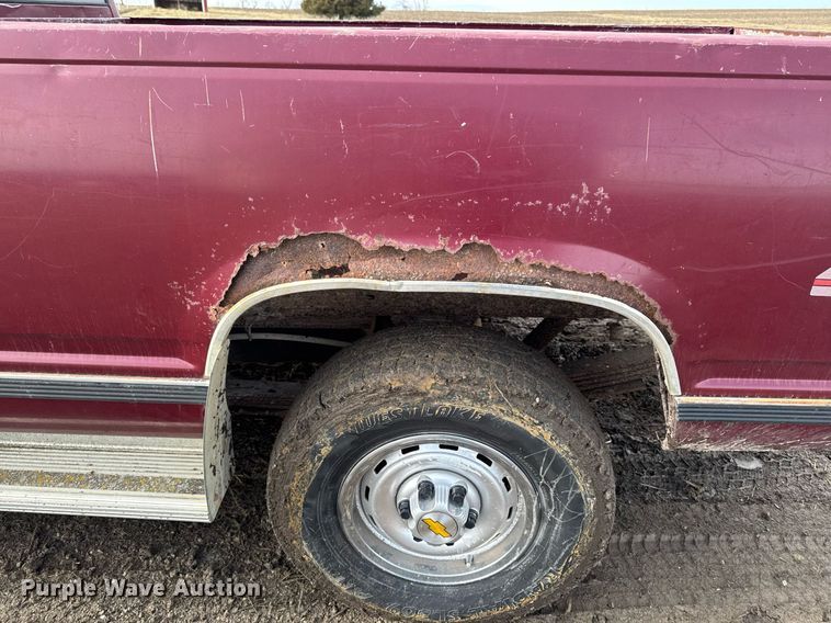 image for item EG7095 1988 Chevrolet Silverado 2500 pickup truck