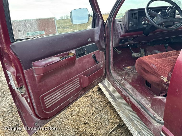 image for item EG7095 1988 Chevrolet Silverado 2500 pickup truck