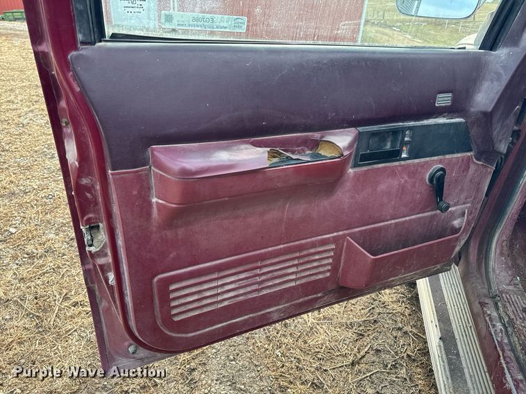 image for item EG7095 1988 Chevrolet Silverado 2500 pickup truck