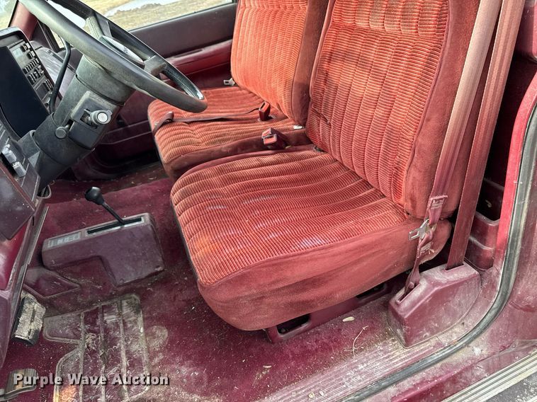 image for item EG7095 1988 Chevrolet Silverado 2500 pickup truck