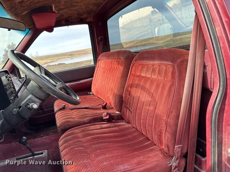 image for item EG7095 1988 Chevrolet Silverado 2500 pickup truck