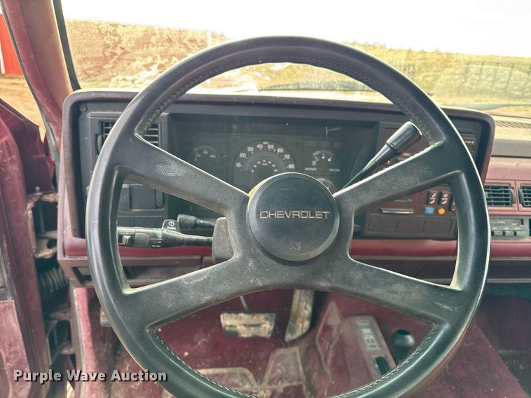 image for item EG7095 1988 Chevrolet Silverado 2500 pickup truck