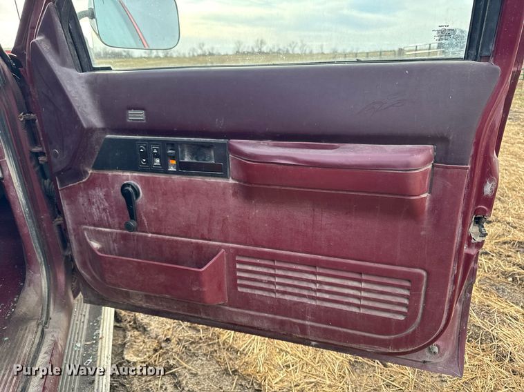 image for item EG7095 1988 Chevrolet Silverado 2500 pickup truck